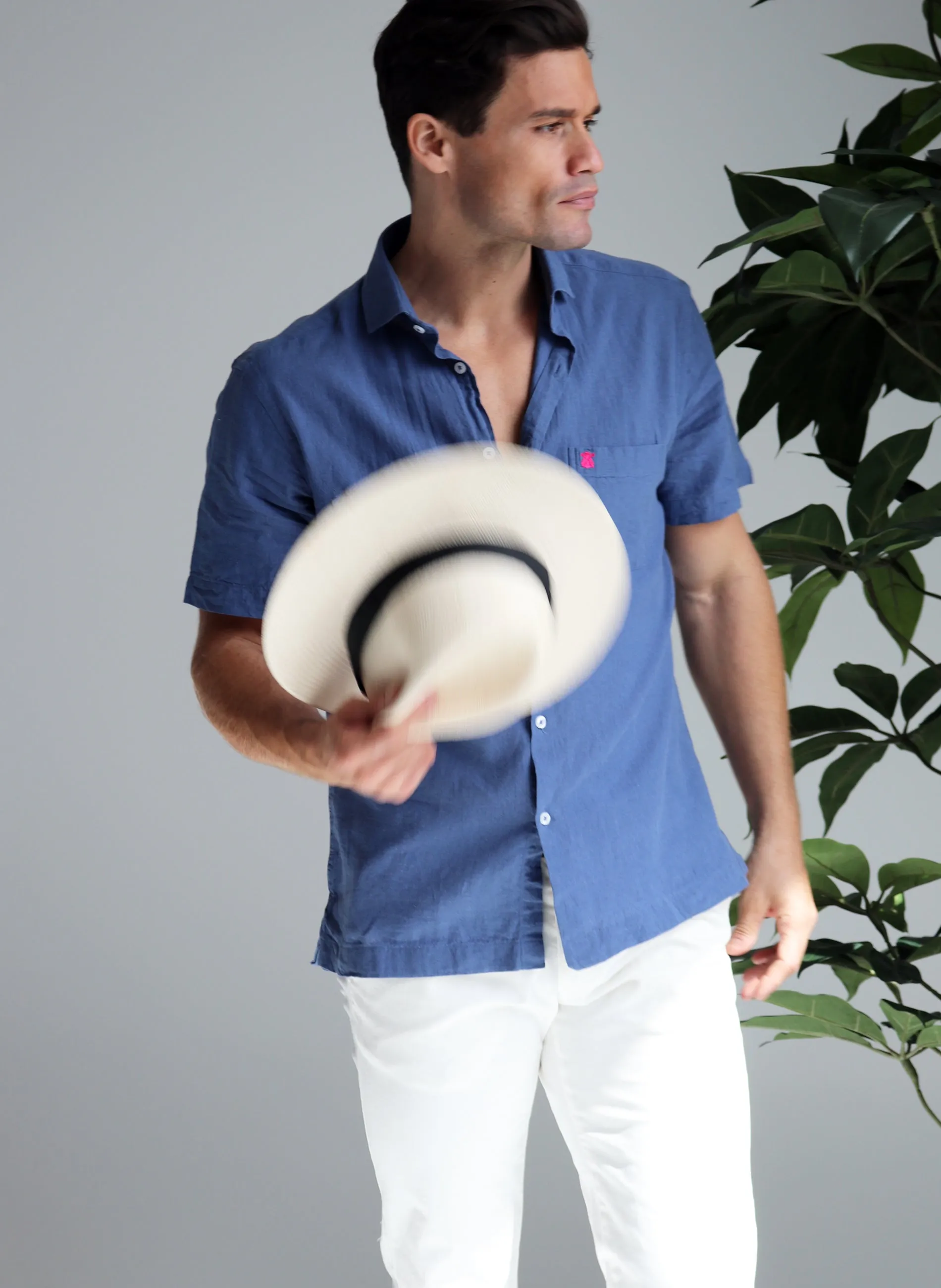 Camisa Hombre Lino Azul Manga Corta Dos Bolsillos