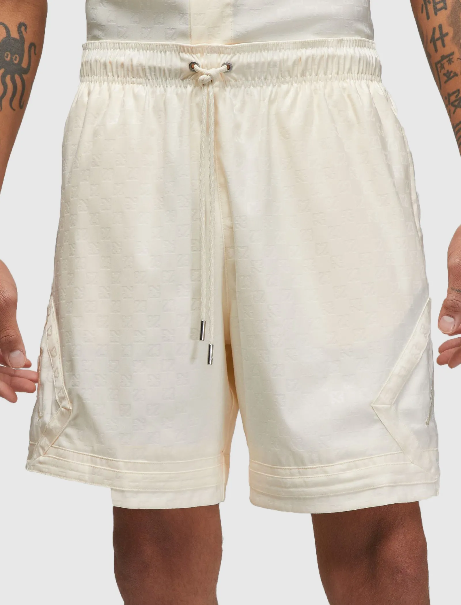 ESSENTIALS WOVEN SHORTS