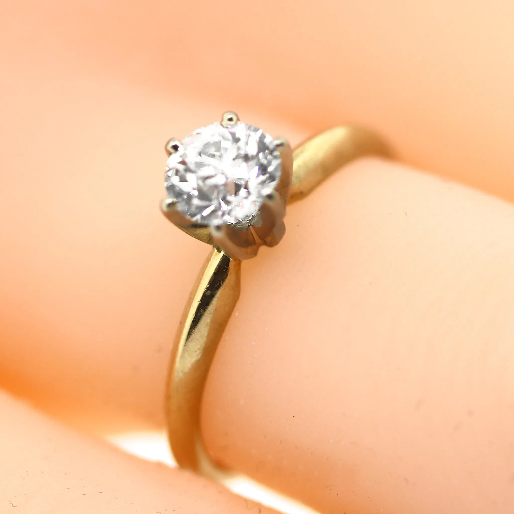 Pretty 14k Yellow Gold Diamond Solitaire Engagement Ring Size 5.25