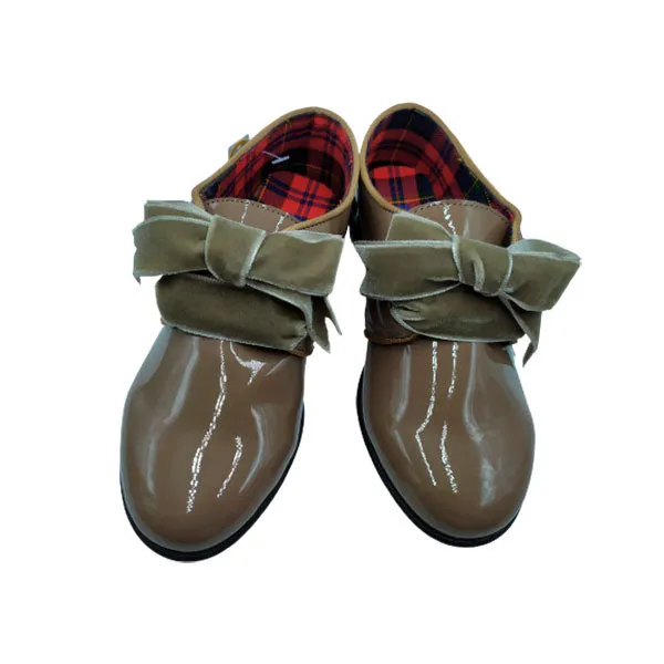 Zapato de charol con lengüetas intercambiables Titanitos